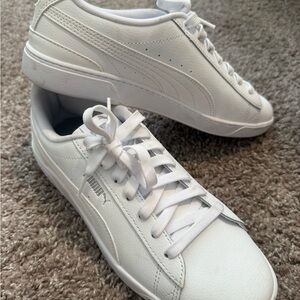 Puma women’s White Sneakers